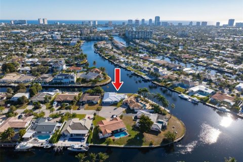 House in Pompano Beach, Florida 3 bedrooms, 180.04 sq.m. № 2031651 - photo 2