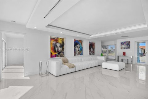 House in Pompano Beach, Florida 3 bedrooms, 180.04 sq.m. № 2031651 - photo 6