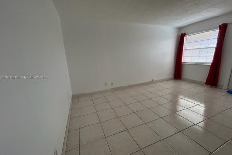 Condo in Hollywood, Florida, 1 bedroom № 2075467 - photo 5