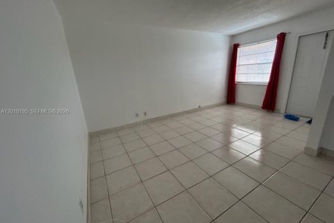 Condo in Hollywood, Florida, 1 bedroom № 2075467 - photo 4