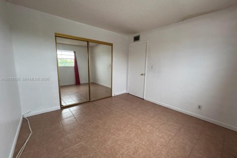 Condo in Hollywood, Florida, 1 bedroom № 2075467 - photo 15