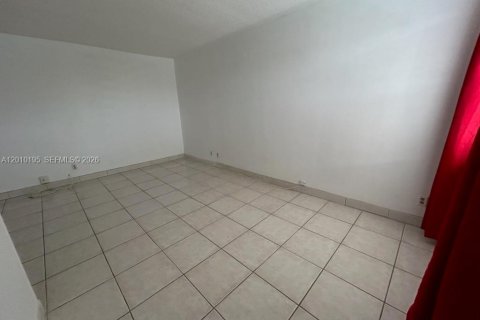 Condo in Hollywood, Florida, 1 bedroom № 2075467 - photo 3