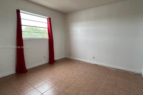 Condo in Hollywood, Florida, 1 bedroom № 2075467 - photo 14
