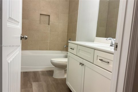 House in West Palm Beach, Florida 3 bedrooms, 146.6 sq.m. № 1887858 - photo 24