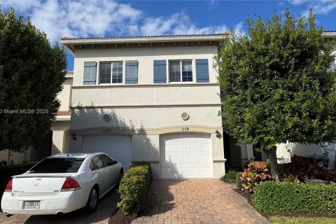 House in West Palm Beach, Florida 3 bedrooms, 146.6 sq.m. № 1887858 - photo 1