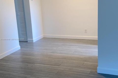 Apartamento en alquiler en Hollywood, Florida, 1 dormitorio № 2179426 - foto 6