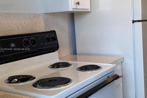 Apartamento en alquiler en Hollywood, Florida, 1 dormitorio № 2179426 - foto 2