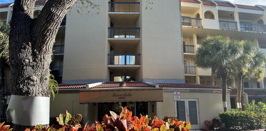 Condo in Lauderhill, Florida, 2 bedrooms № 1151912