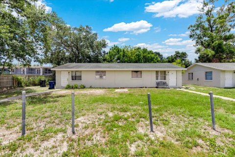 Commercial property in Bradenton, Florida 6 bedrooms, 175.59 sq.m. № 2299615