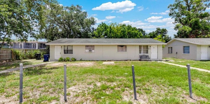 Propiedad comercial en Bradenton, Florida 6 dormitorios, 175.59 m2 № 2299615