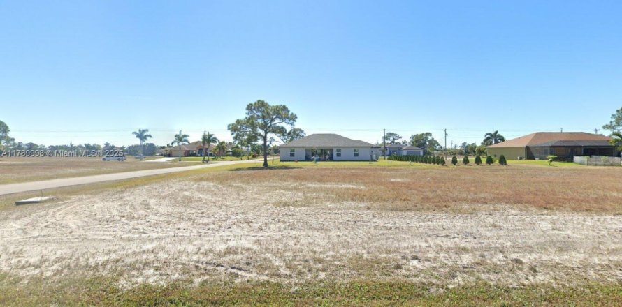 Land in Cape Coral, Florida № 1863312