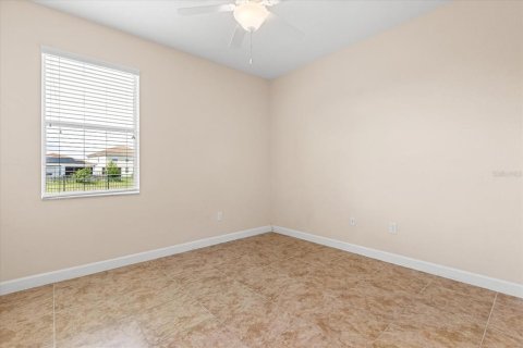 House in Davenport, Florida 5 bedrooms, 297.47 sq.m. № 1775591 - photo 15