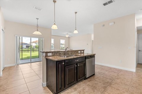 House in Davenport, Florida 5 bedrooms, 297.47 sq.m. № 1775591 - photo 10