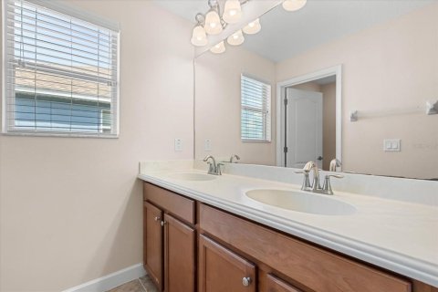 House in Davenport, Florida 5 bedrooms, 297.47 sq.m. № 1775591 - photo 30