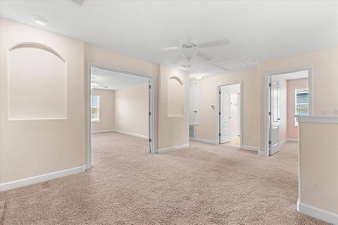 House in Davenport, Florida 5 bedrooms, 297.47 sq.m. № 1775591 - photo 18