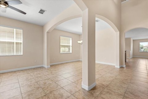 House in Davenport, Florida 5 bedrooms, 297.47 sq.m. № 1775591 - photo 3