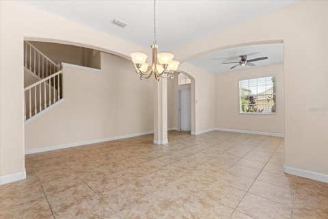 House in Davenport, Florida 5 bedrooms, 297.47 sq.m. № 1775591 - photo 5