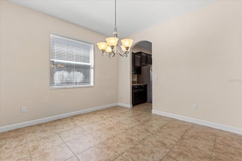 House in Davenport, Florida 5 bedrooms, 297.47 sq.m. № 1775591 - photo 6