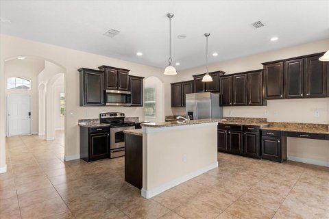 House in Davenport, Florida 5 bedrooms, 297.47 sq.m. № 1775591 - photo 7