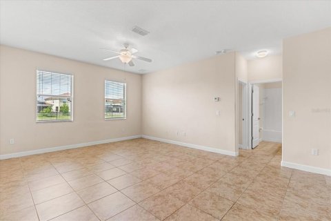 House in Davenport, Florida 5 bedrooms, 297.47 sq.m. № 1775591 - photo 14