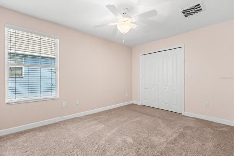 House in Davenport, Florida 5 bedrooms, 297.47 sq.m. № 1775591 - photo 25