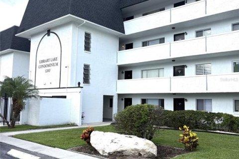 Condominio en Saint Petersburg, Florida, 2 dormitorios  № 2211913