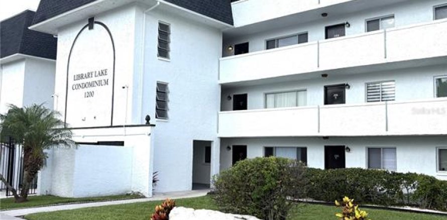 Condominio en Saint Petersburg, Florida, 2 dormitorios № 2211913
