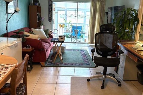 Condominio en venta en Saint Petersburg, Florida, 2 dormitorios, 78.97 m2 № 2211913 - foto 11
