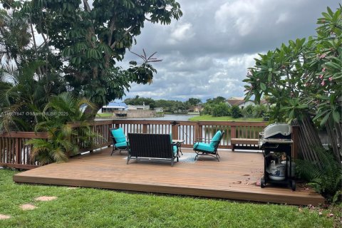 House in Cooper City, Florida 3 bedrooms, 149.39 sq.m. № 1882598 - photo 4