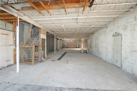 Commercial property in Miami, Florida № 2026722 - photo 13