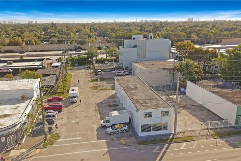 Commercial property in Miami, Florida № 2026722 - photo 25