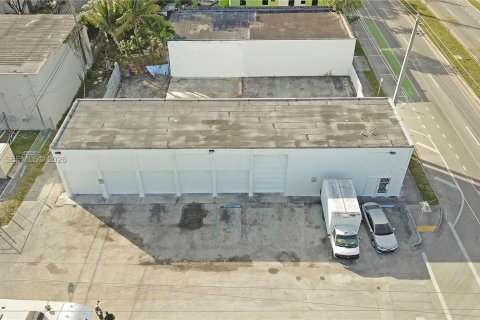 Commercial property in Miami, Florida № 2026722 - photo 14
