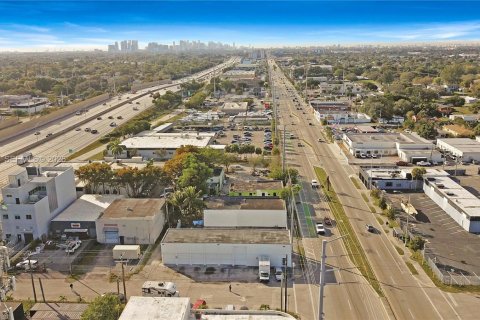 Commercial property in Miami, Florida № 2026722 - photo 16