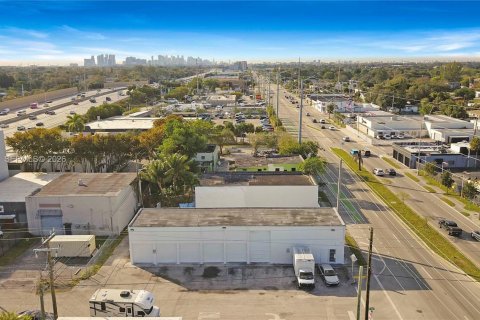 Commercial property in Miami, Florida № 2026722 - photo 15
