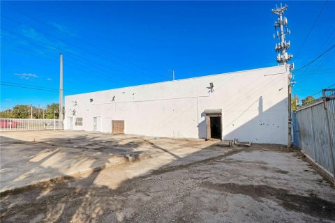 Commercial property in Miami, Florida № 2026722 - photo 5