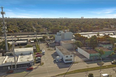 Commercial property in Miami, Florida № 2026722 - photo 23