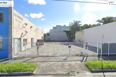 Commercial property in Miami, Florida № 2026722 - photo 9