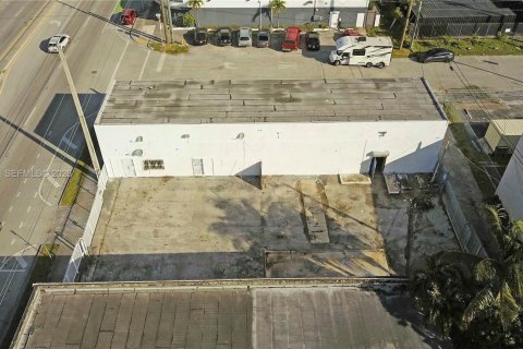 Commercial property in Miami, Florida № 2026722 - photo 21