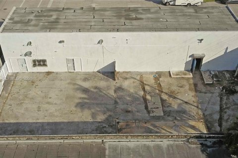 Commercial property in Miami, Florida № 2026722 - photo 22