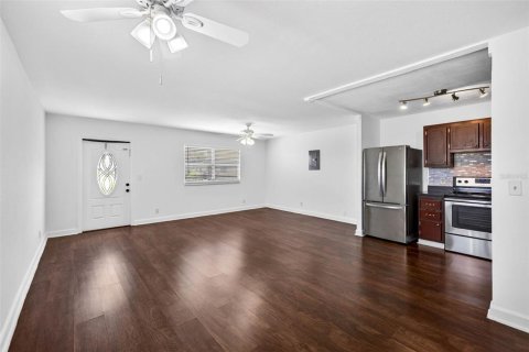 Condo in Sun City Center, Florida, 1 bedroom  № 2217745 - photo 14