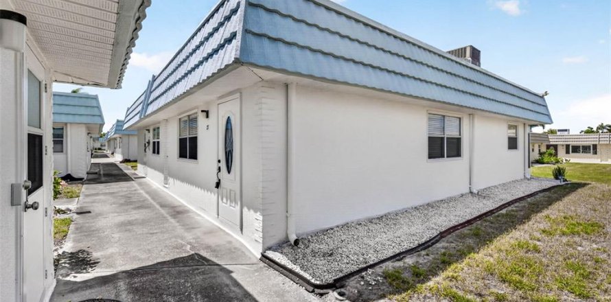Condo in Sun City Center, Florida, 1 bedroom  № 2217745