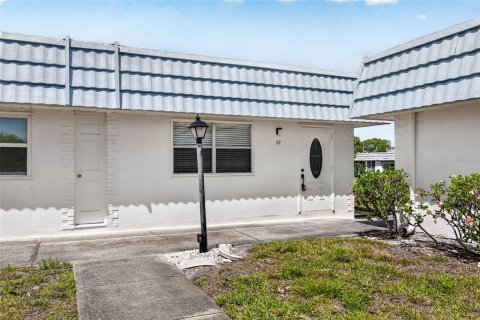 Condo in Sun City Center, Florida, 1 bedroom  № 2217745 - photo 21