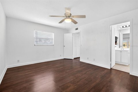 Condo in Sun City Center, Florida, 1 bedroom  № 2217745 - photo 16