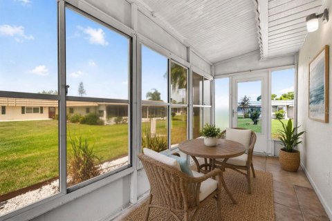 Condo in Sun City Center, Florida, 1 bedroom  № 2217745 - photo 8