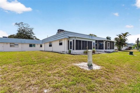 Condo in Sun City Center, Florida, 1 bedroom  № 2217745 - photo 26