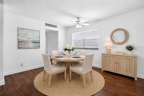 Condo in Sun City Center, Florida, 1 bedroom  № 2217745 - photo 4