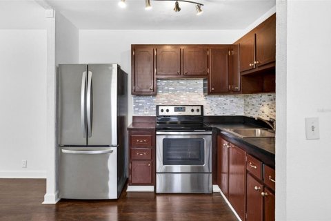 Condo in Sun City Center, Florida, 1 bedroom  № 2217745 - photo 15
