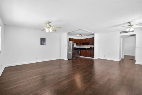 Condo in Sun City Center, Florida, 1 bedroom  № 2217745 - photo 13
