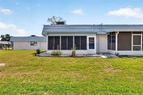 Condo in Sun City Center, Florida, 1 bedroom  № 2217745 - photo 24