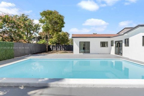 House in North Miami Beach, Florida 4 bedrooms, 191.1 sq.m. № 1945246 - photo 8